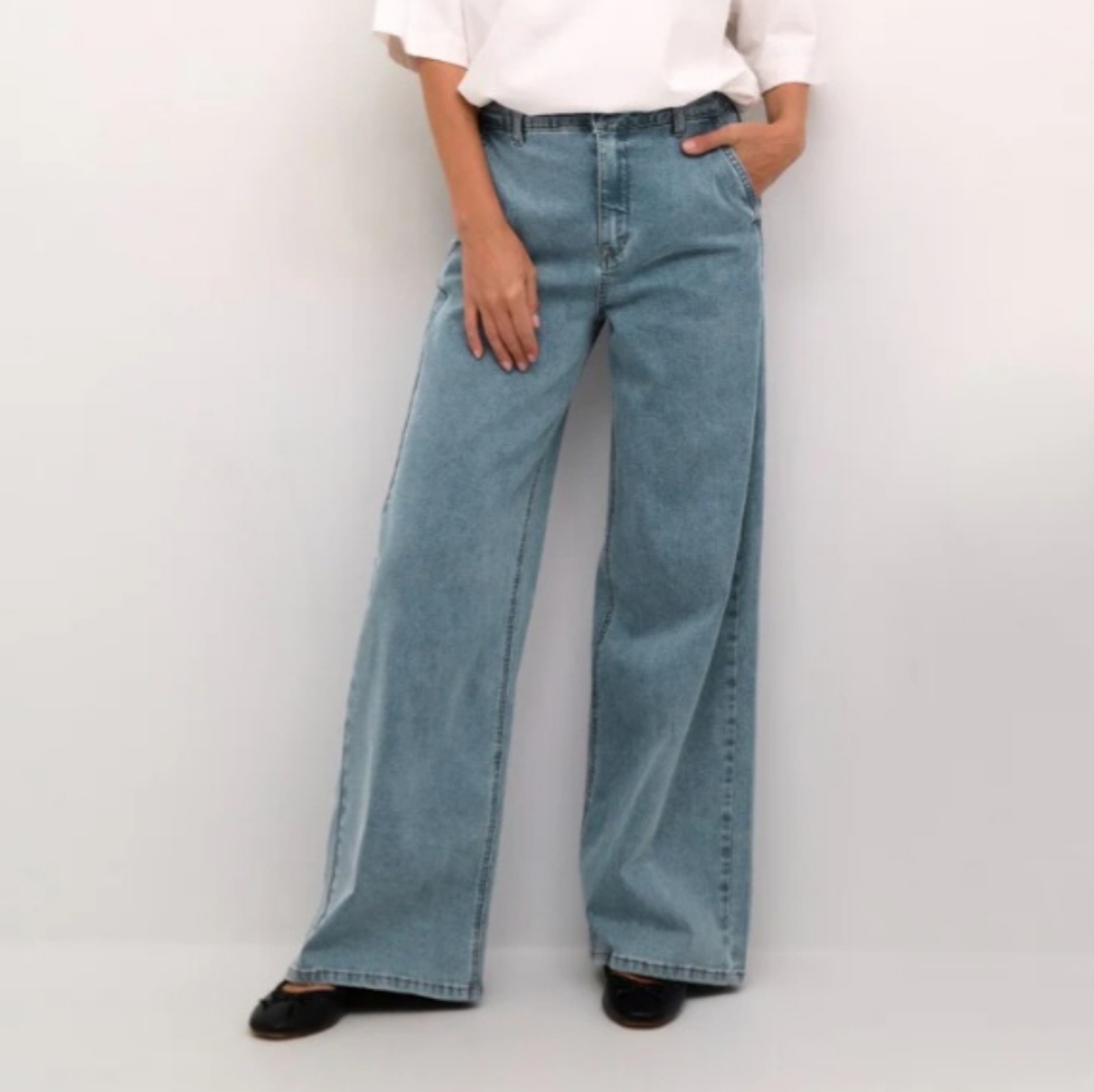 NWT Cream Blue Wide Leg Jeans Size 10